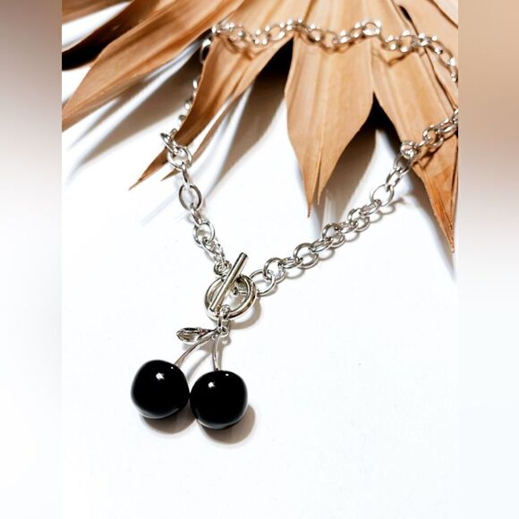 Black cherry necklace #1015 - Picture 2 of 3